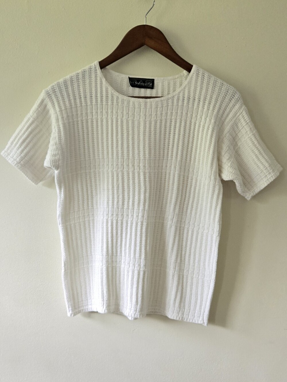 Ribbed Knit Short Sleeve Top in White Like New